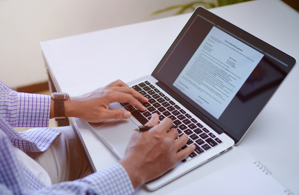 インターネット作業のご依頼に対応する大阪の便利屋。オンラインでの書類作成や手続き作業をサポート