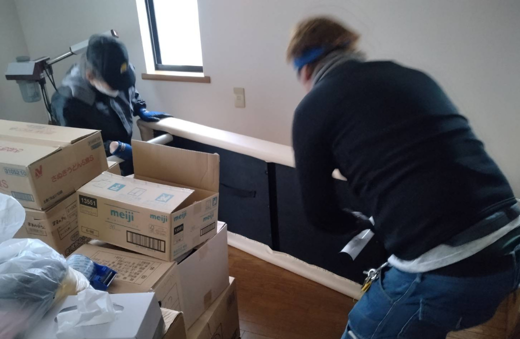 便利屋住まいルによる家具や荷物の運搬・搬入作業の風景
